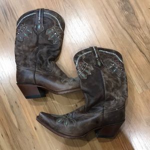 Tony Lama cowboy boots with detailing size 8.5